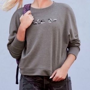 Fabletics Cute AF Pullover Sweatshirt Women’s Size XL Soft Knit Drop Shoulders